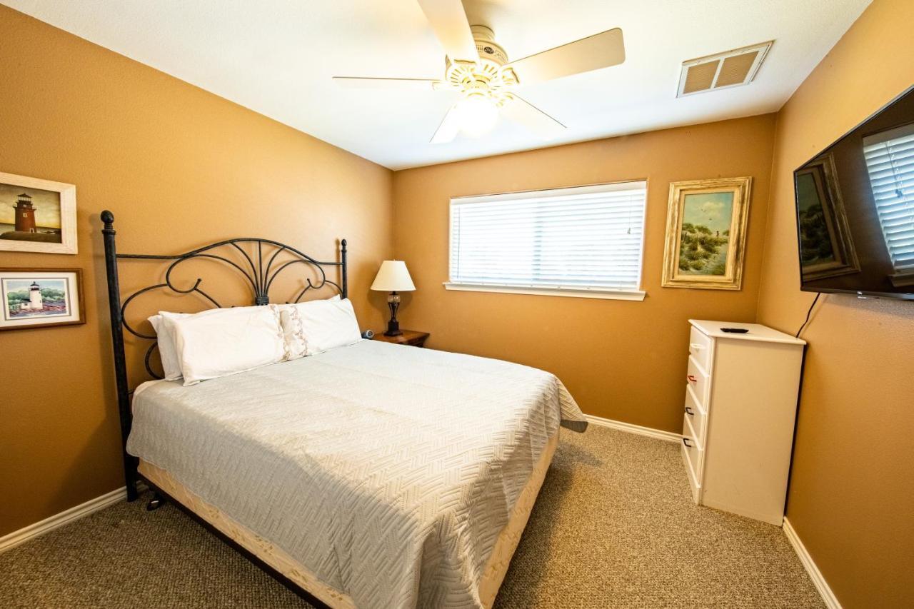 Entertain&Relax at our Beach Home - Pet Friendly Galveston Extérieur photo
